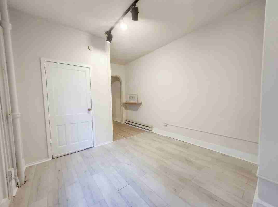 304 E King St ##1 - Photo 2 of 8