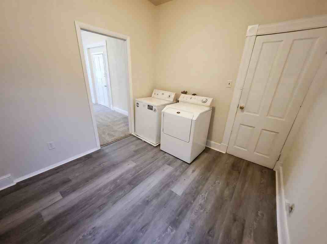 304 E King St ##1 - Photo 4 of 8