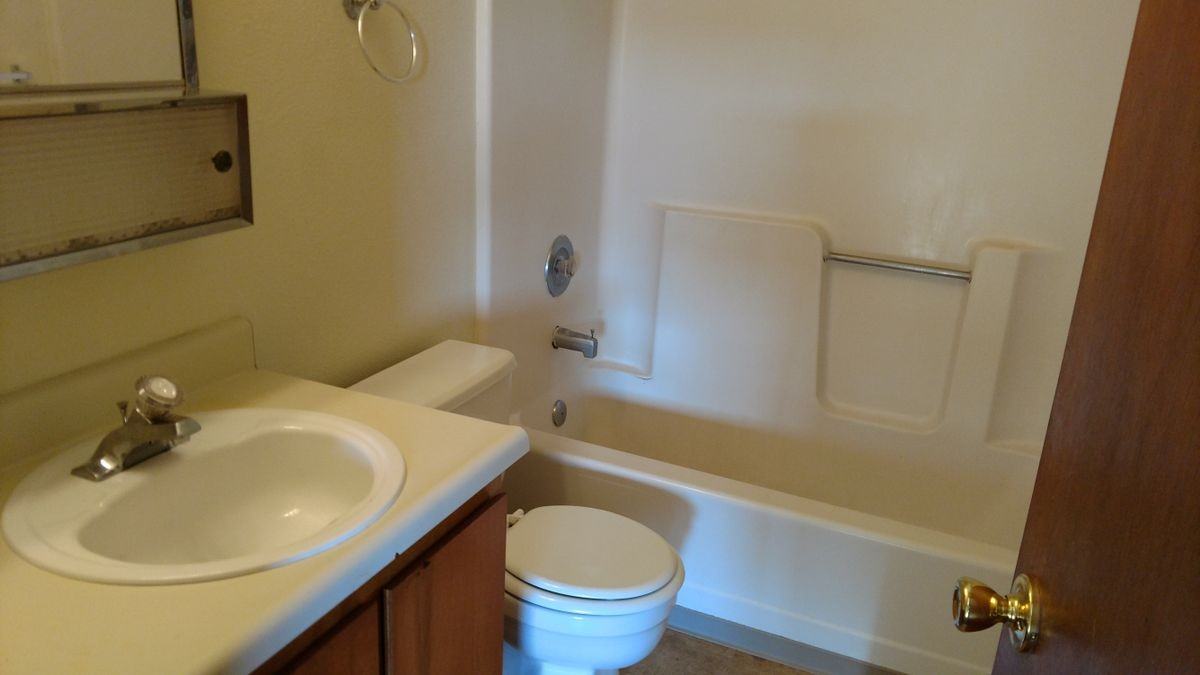 1648 Fischer Ave - Photo 4 of 8