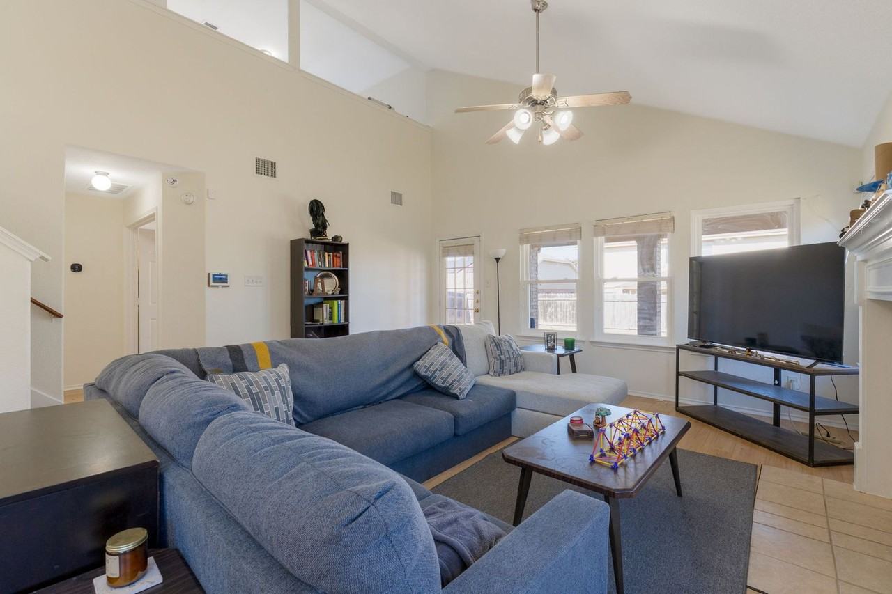 4407 Golden Gate Dr - Photo 2 of 21