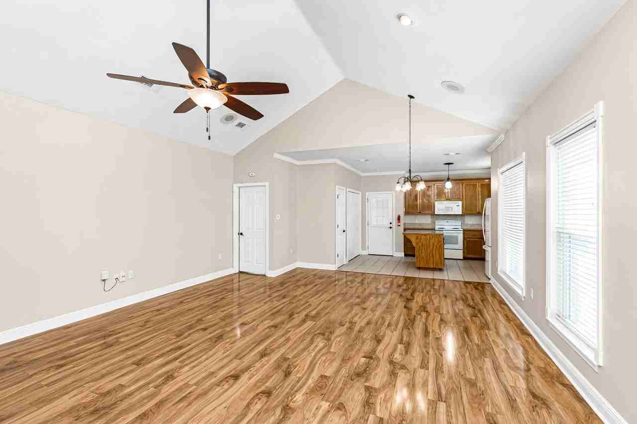 15322 Wentworth Ct - Photo 3 of 12