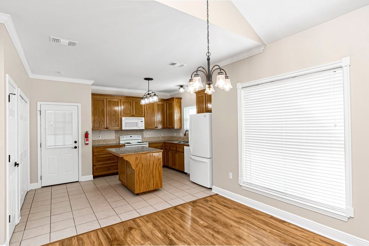 15322 Wentworth Ct - Photo 6 of 12