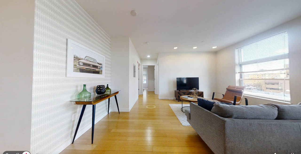 603 Albany St - Photo 5 of 8