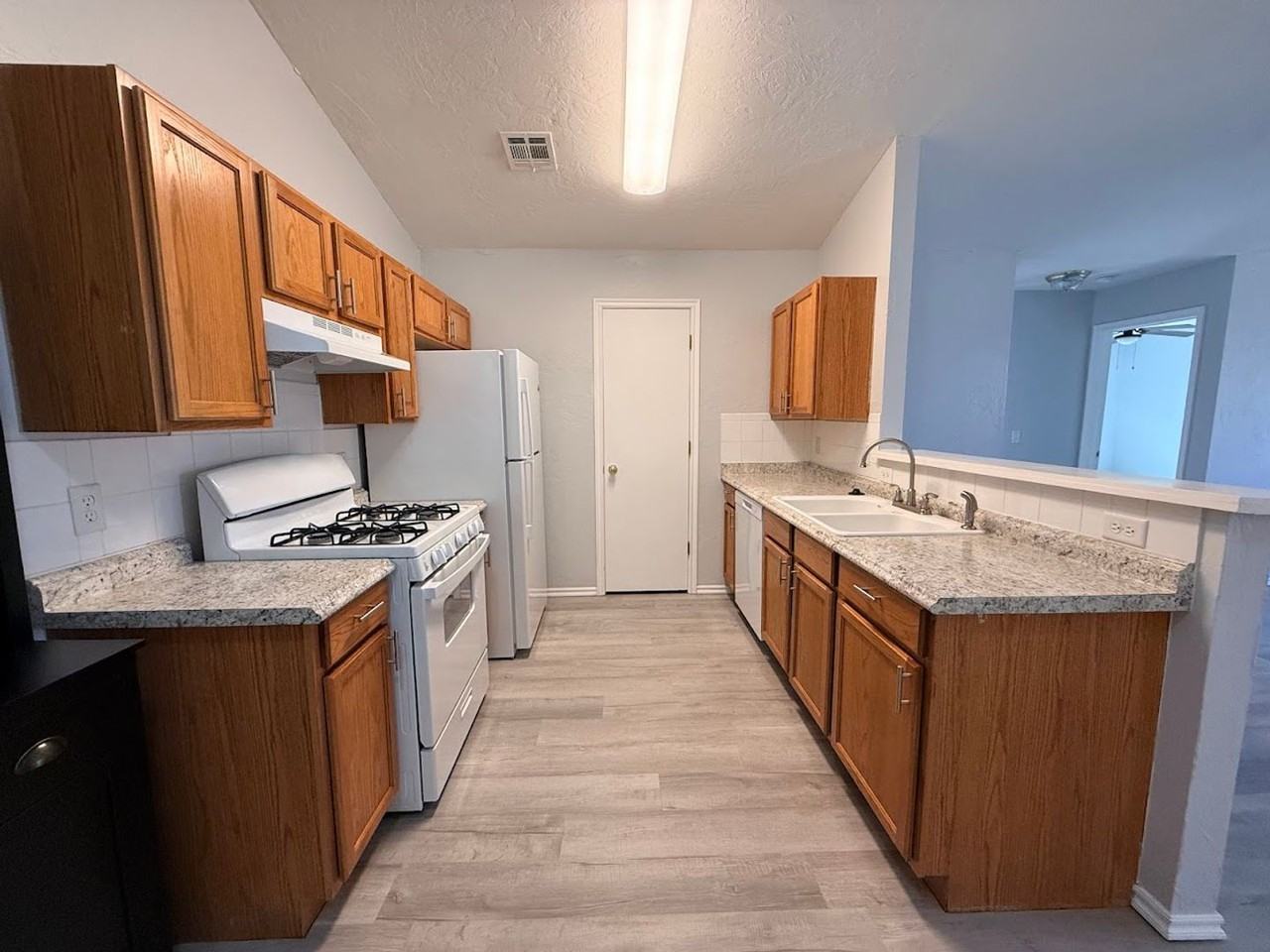 2308 Heatherfield Ln - Photo 2 of 21