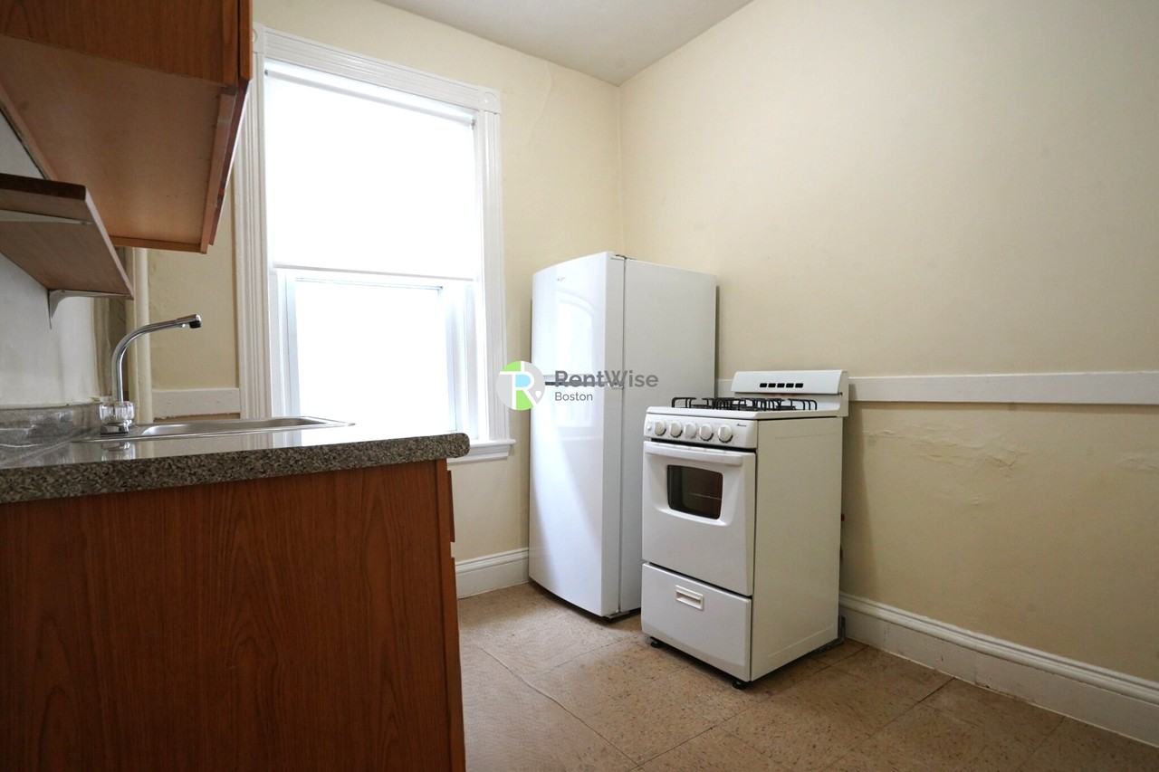 Gordon St #5 - Photo 4 of 5