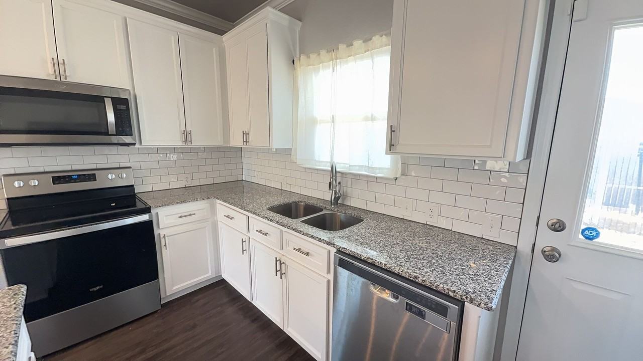 1527 Black Kettle Trl - Photo 5 of 18