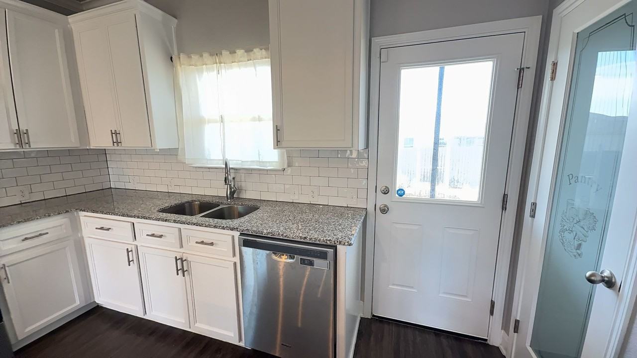 1527 Black Kettle Trl - Photo 7 of 18