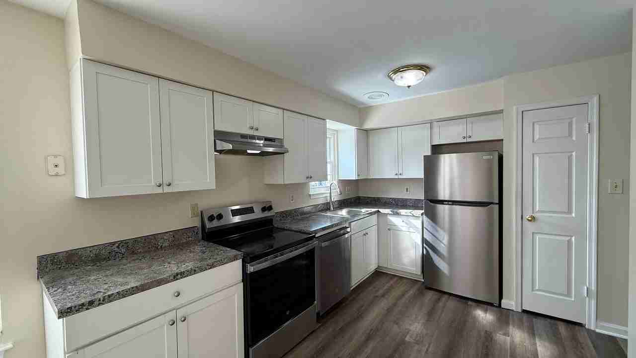 311 Knollwood Ct - Photo 2 of 16