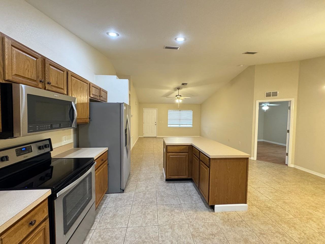 8213 Cozumel Ln - Photo 7 of 35