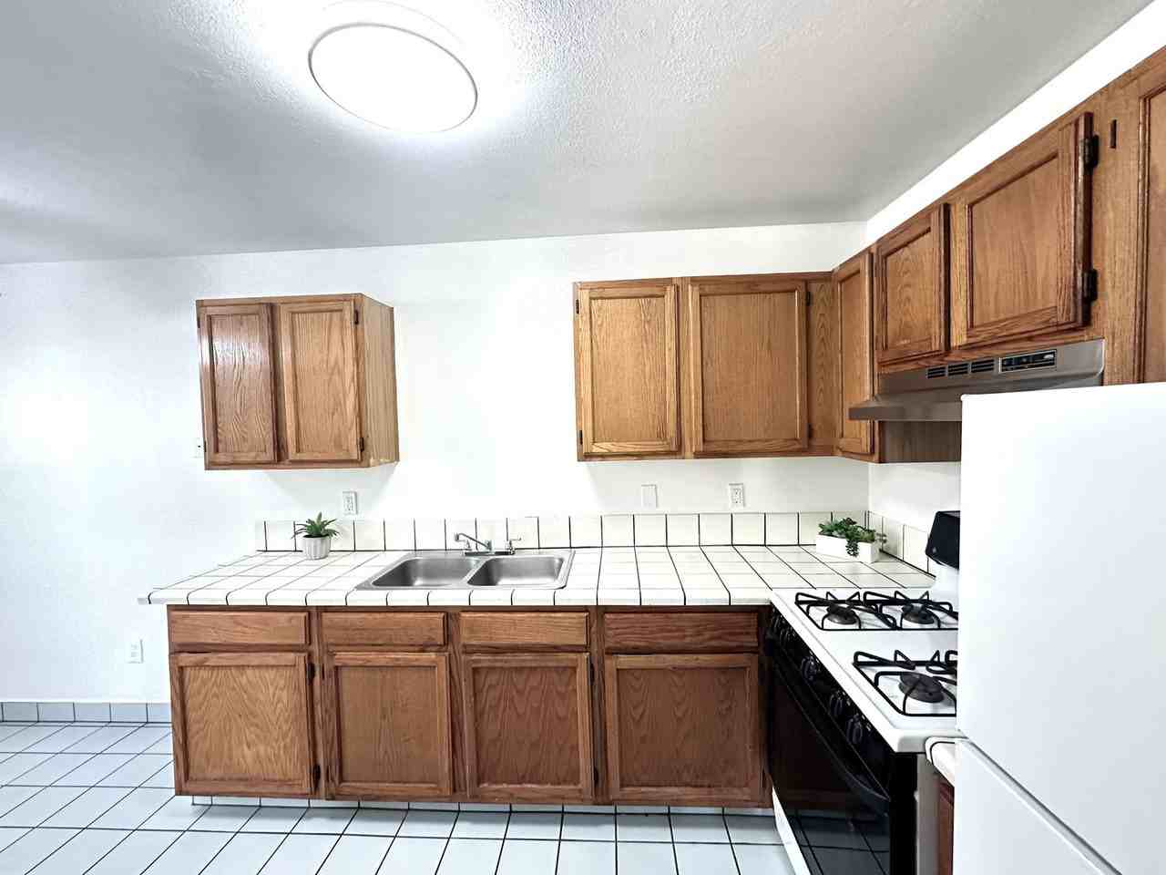 1800 6th St - Photo 2 of 27