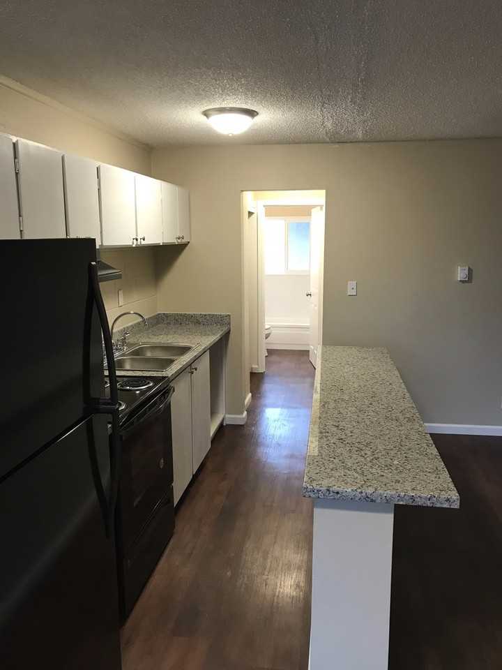 Rivercrest Apartments - Photo 3 of 19