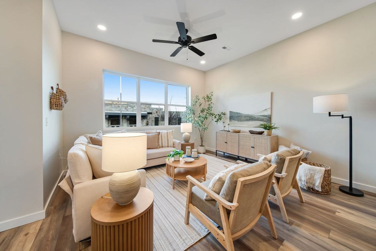 1861 Zeta Way - Photo 4 of 36