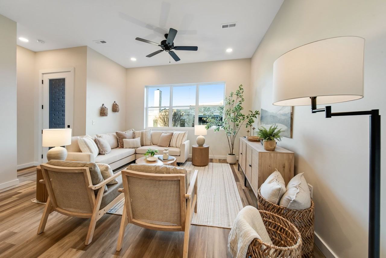 1861 Zeta Way - Photo 5 of 36