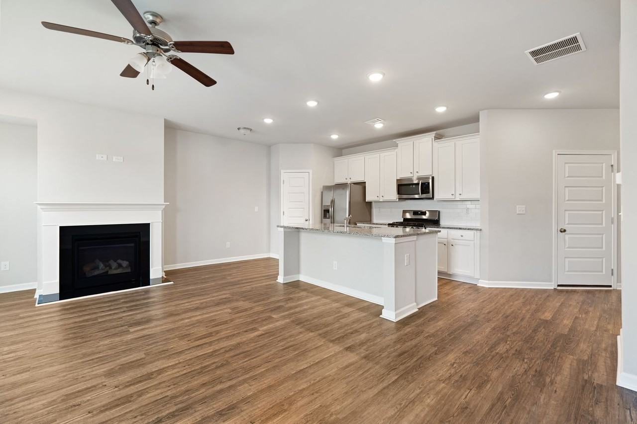 3609 Prospect Point Dr - Photo 5 of 32