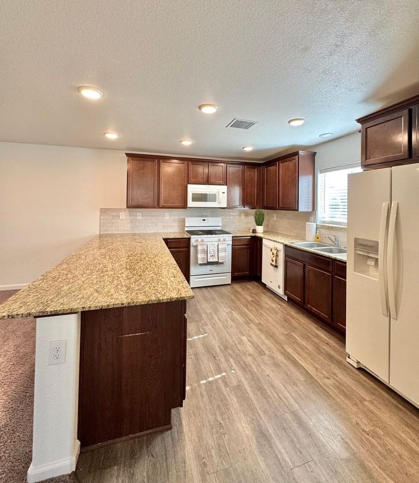 611 Fallon Station Rd - Photo 3 of 20