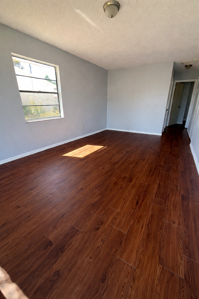 4709 Larch Dr - Photo 2 of 9