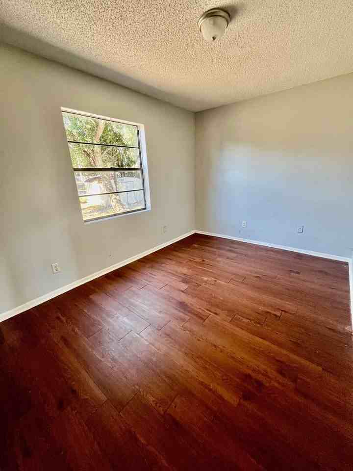 4709 Larch Dr - Photo 3 of 9