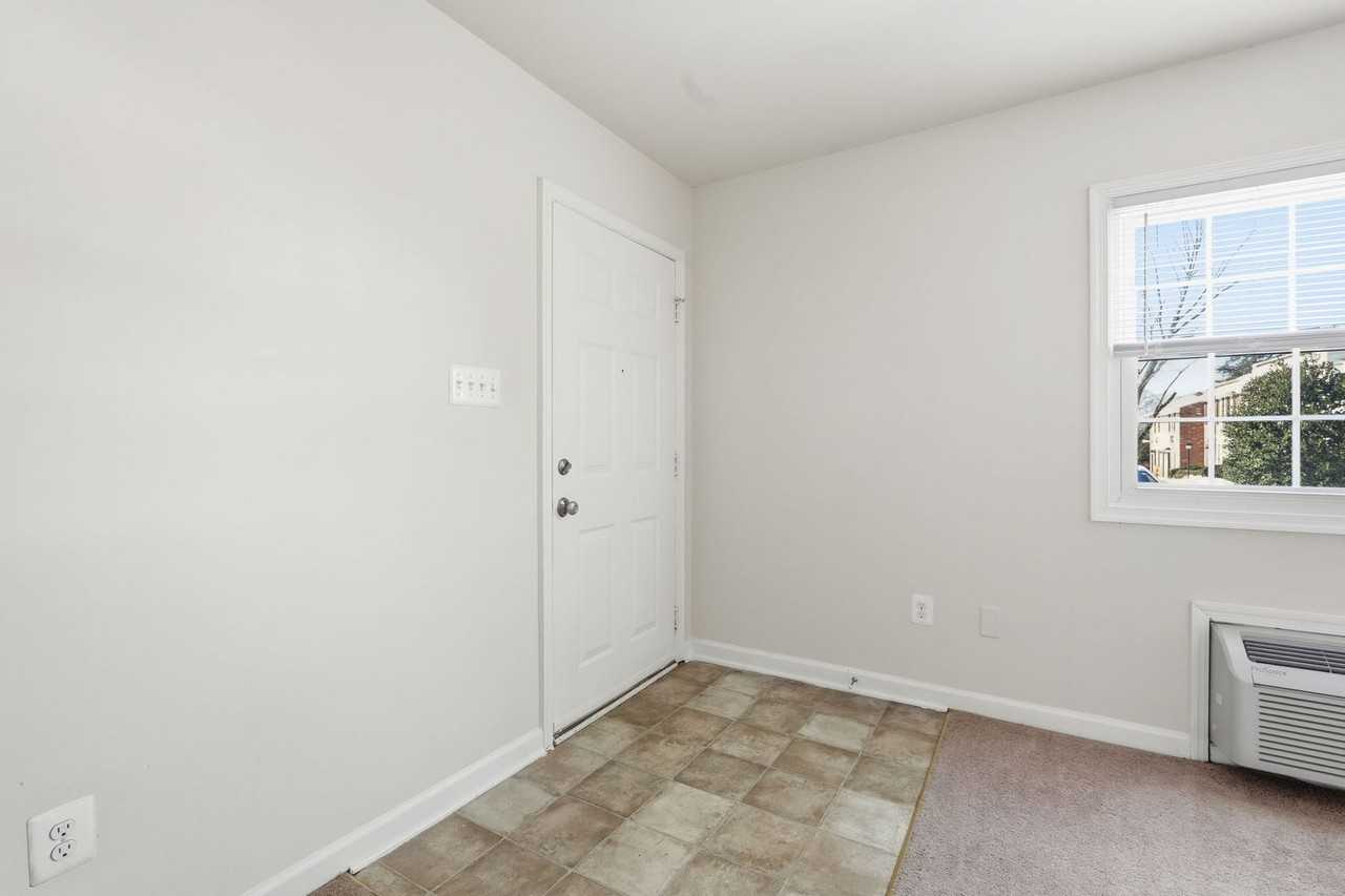 300 E Furman Dr - Photo 3 of 23
