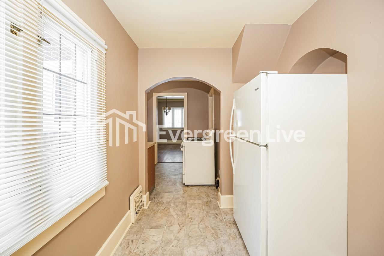 139 Brookline Ave - Photo 5 of 14