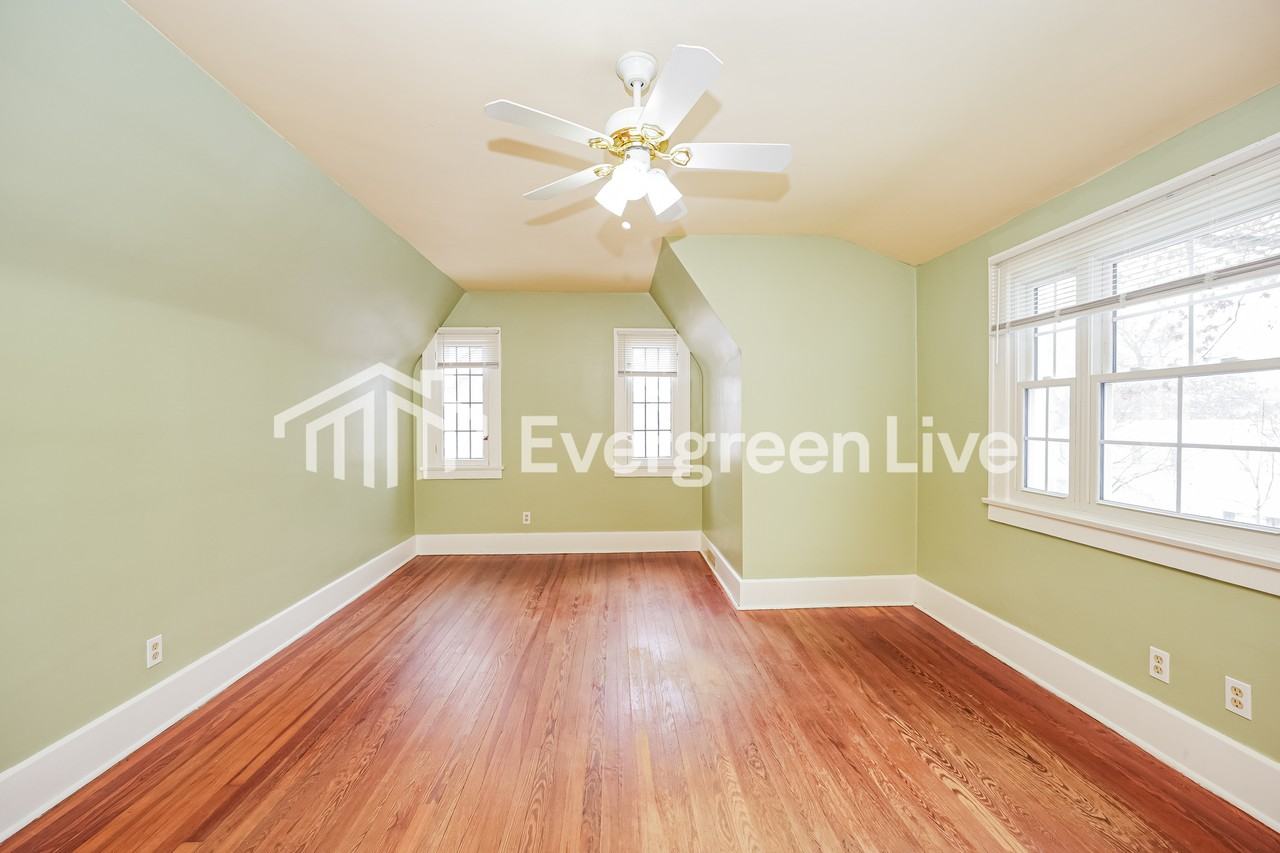 139 Brookline Ave - Photo 6 of 14