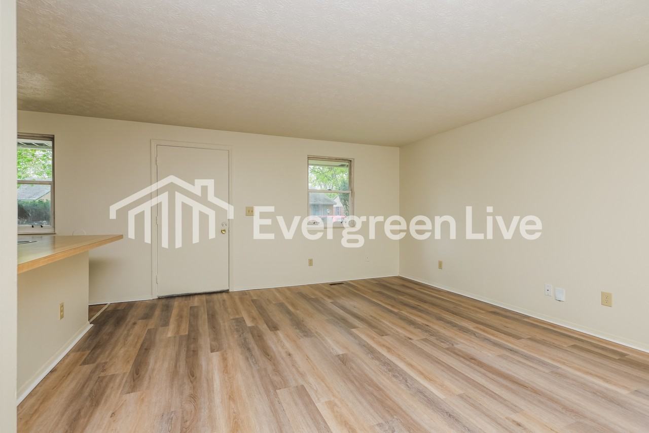 8208 Mount Charles Dr - Photo 3 of 15