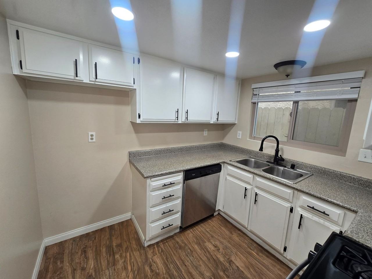 918 Palm Ave - Photo 5 of 12