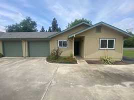 featured image of 1711 E Princeton Ct