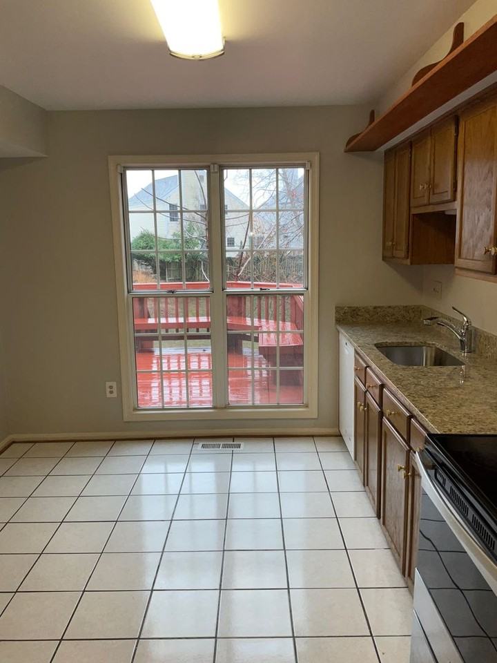 2338 Ladymeade Dr - Photo 4 of 26