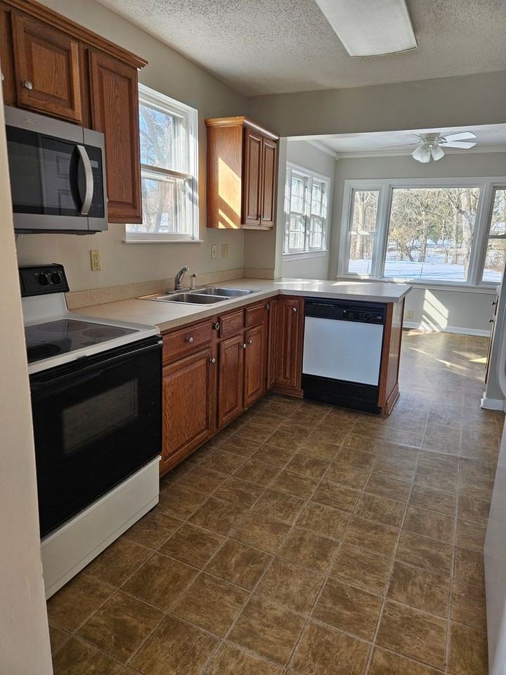 2789 Charlestown Rd - Photo 2 of 14