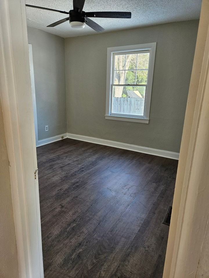 2789 Charlestown Rd - Photo 3 of 14