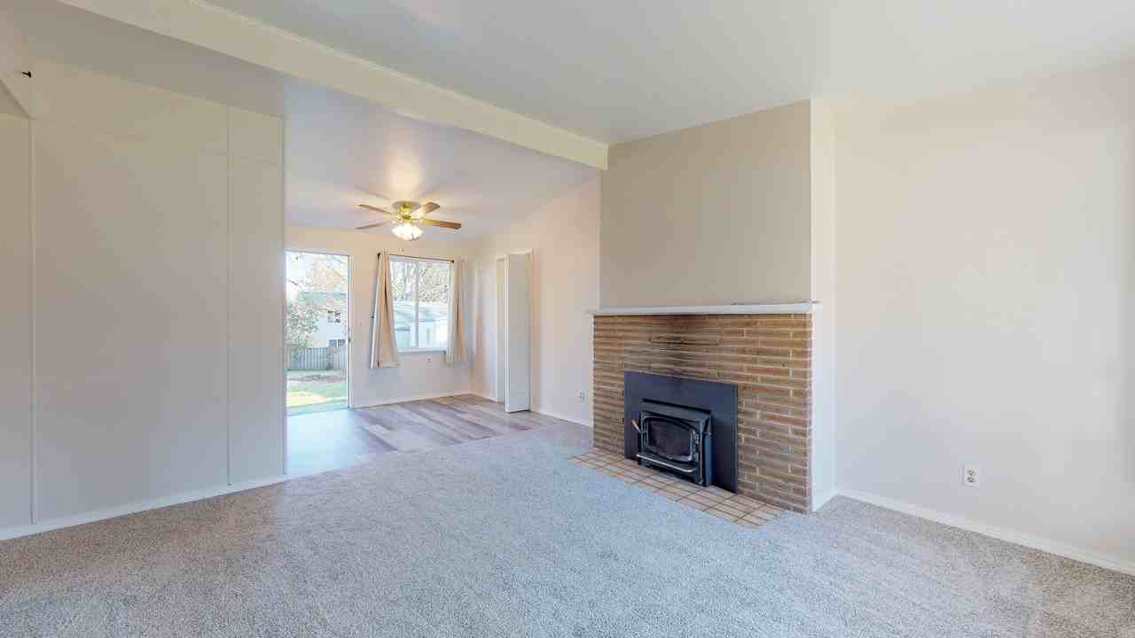 17016 40th Ave S - Photo 4 of 18