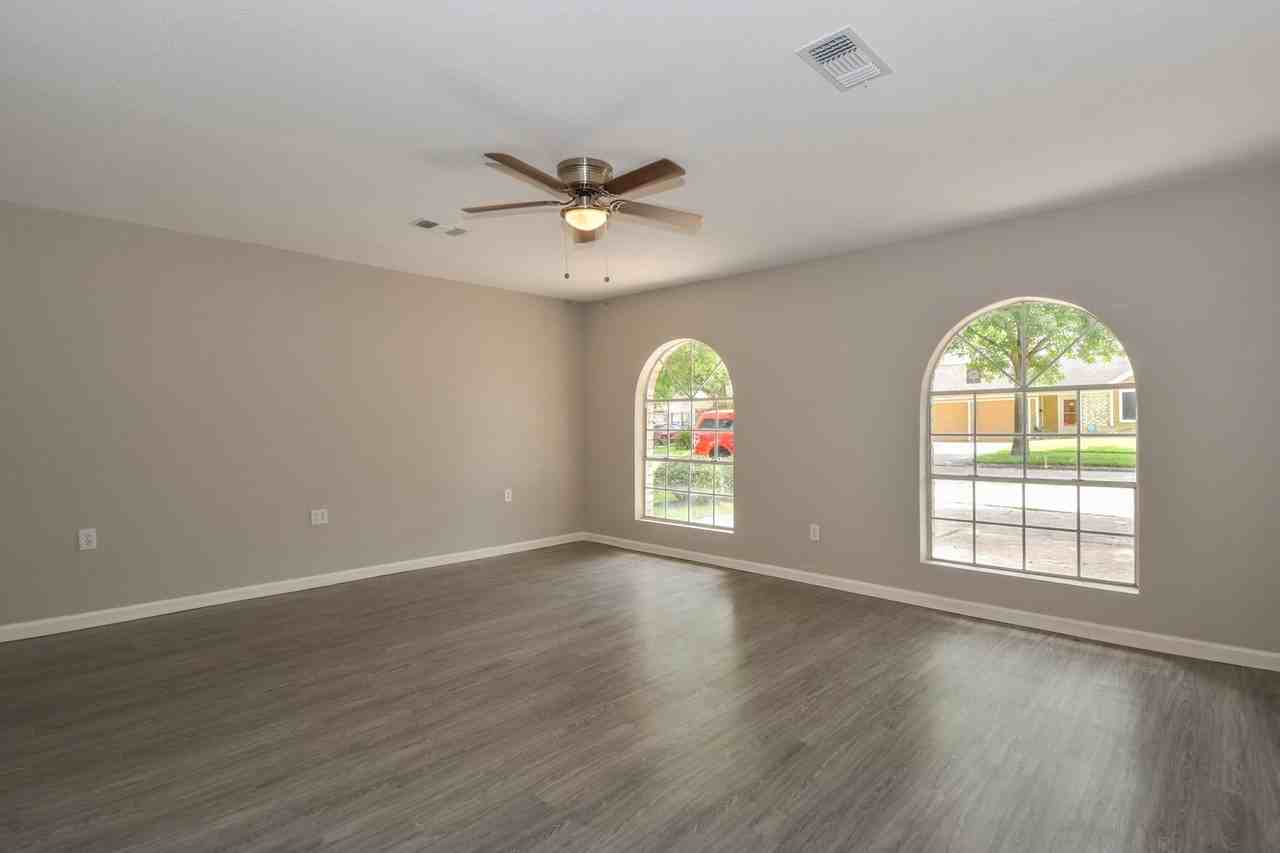 11719 Murr Way - Photo 2 of 24