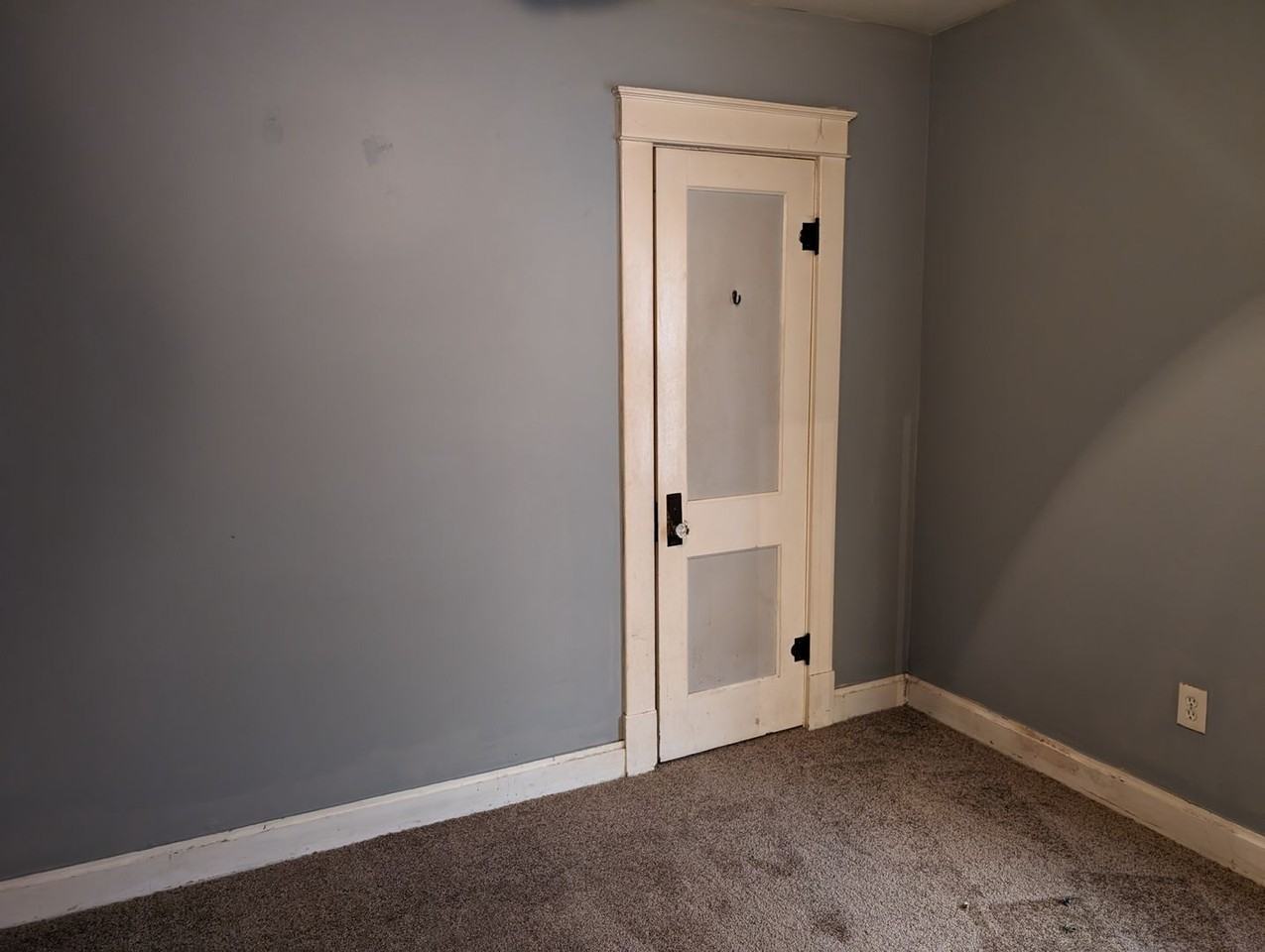 310 E College St - Photo 4 of 8