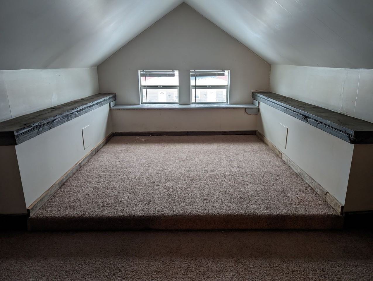 310 E College St - Photo 6 of 8