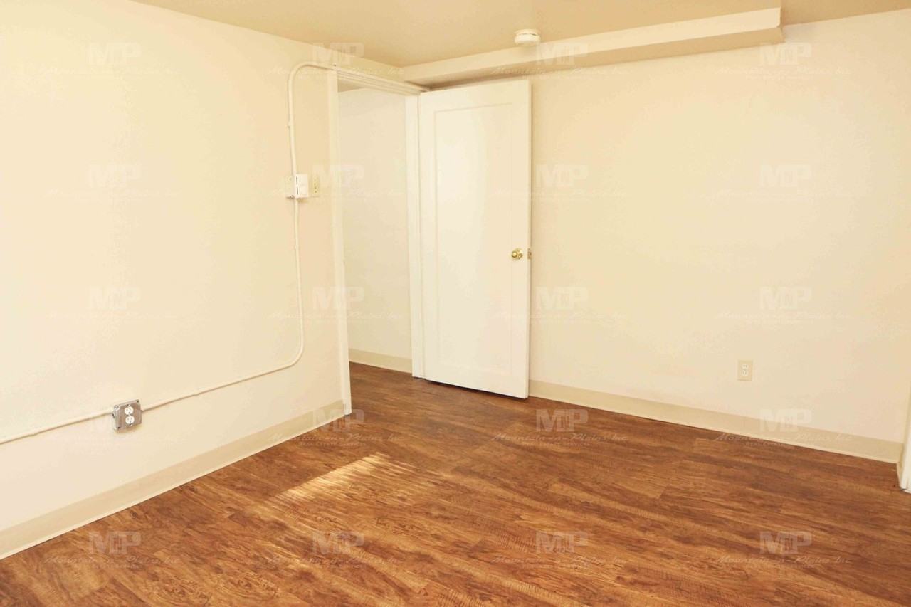 515 1/2 S Grant Ave - Photo 6 of 10