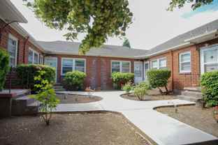 1632 Ne Prescott St #2 - Photo 1 of 1