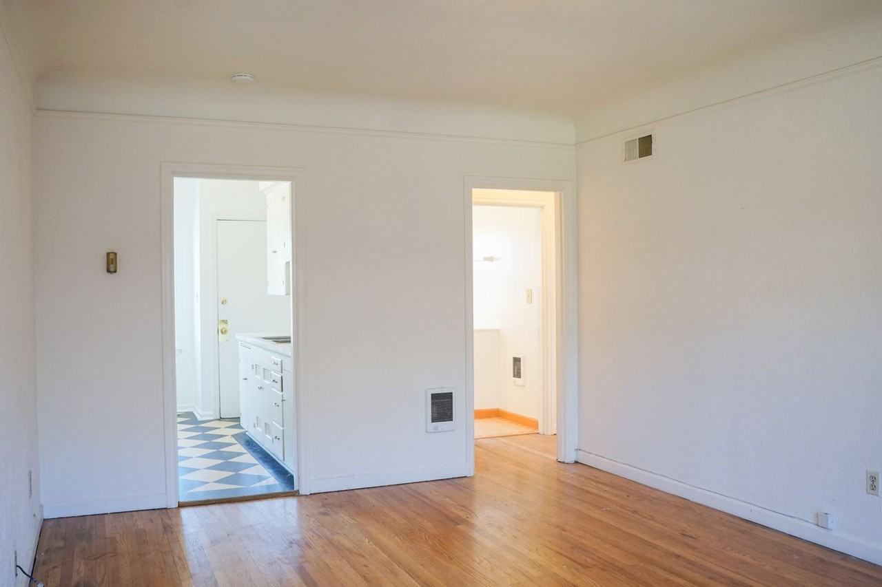 1632 Ne Prescott St #2 - Photo 3 of 9