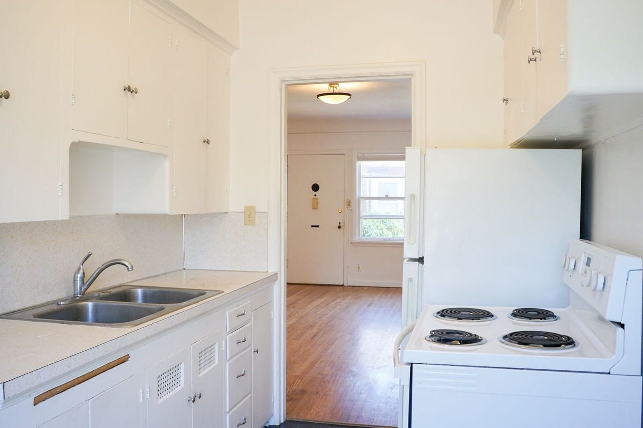 1632 Ne Prescott St #2 - Photo 5 of 9