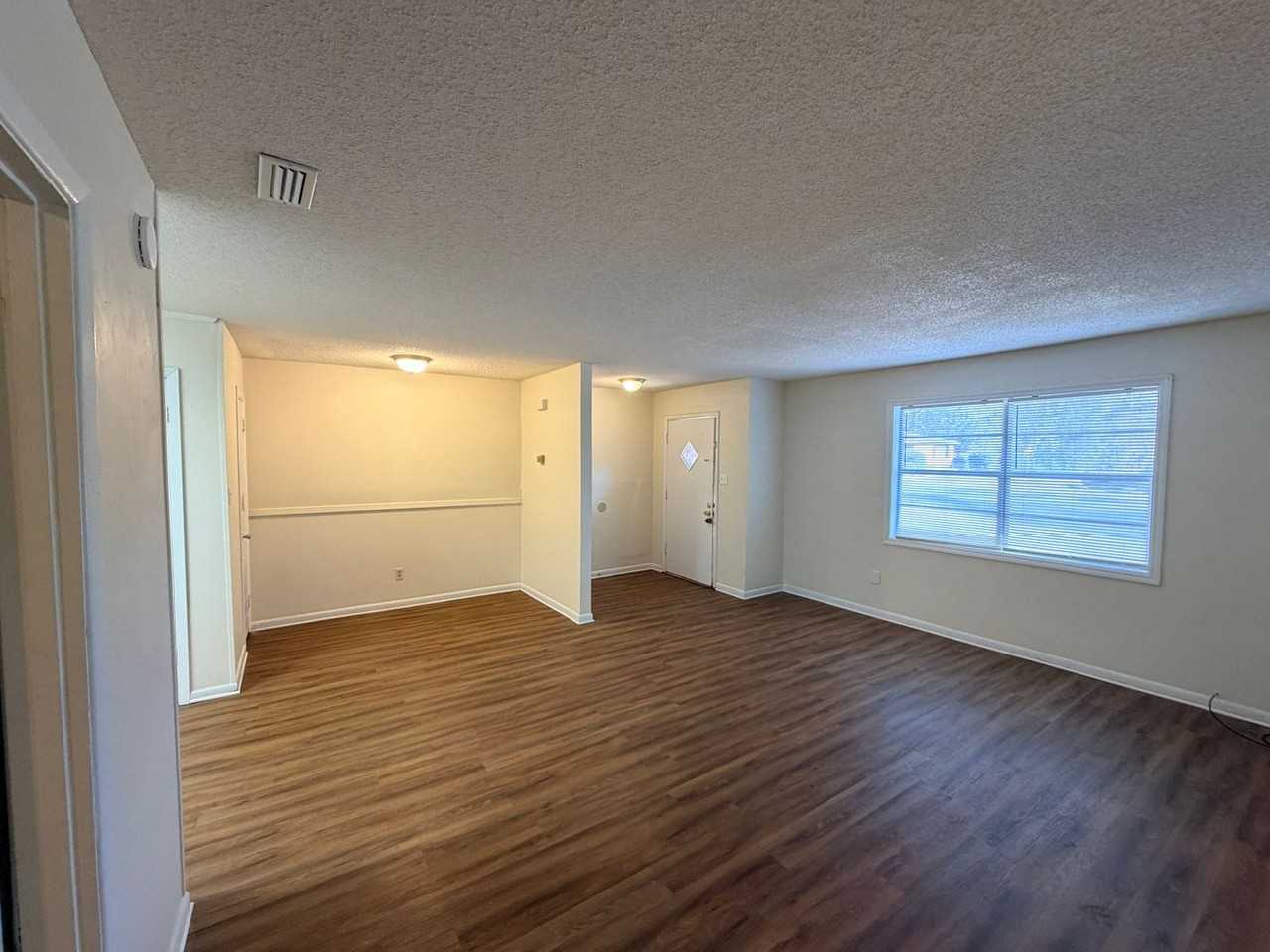 104 Lankford Cir - Photo 2 of 12