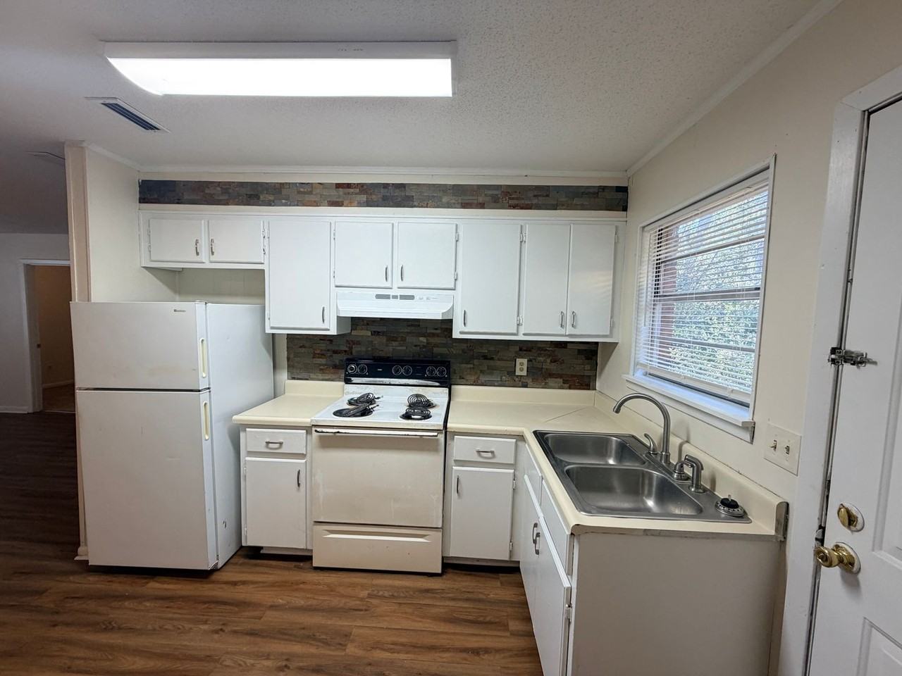 104 Lankford Cir - Photo 5 of 12