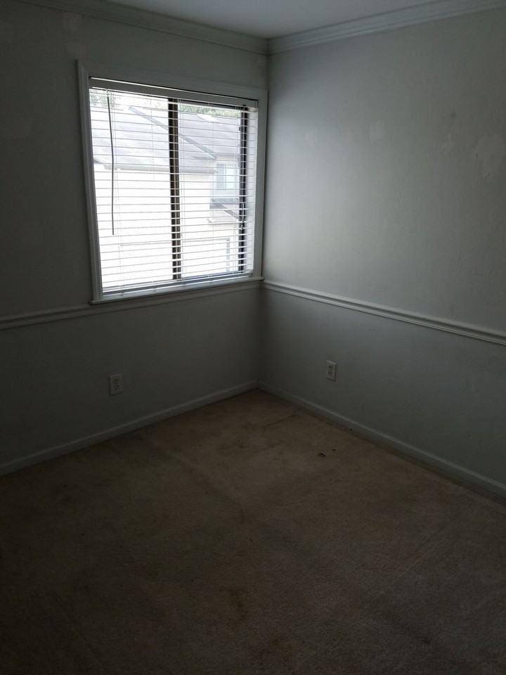 1321 Airport Dr #7 - Photo 5 of 11