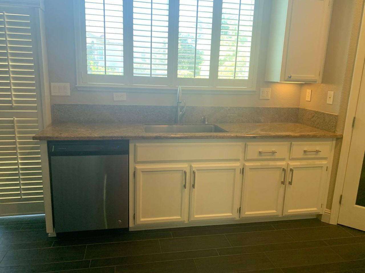 2537 Shorey Way - Photo 3 of 9