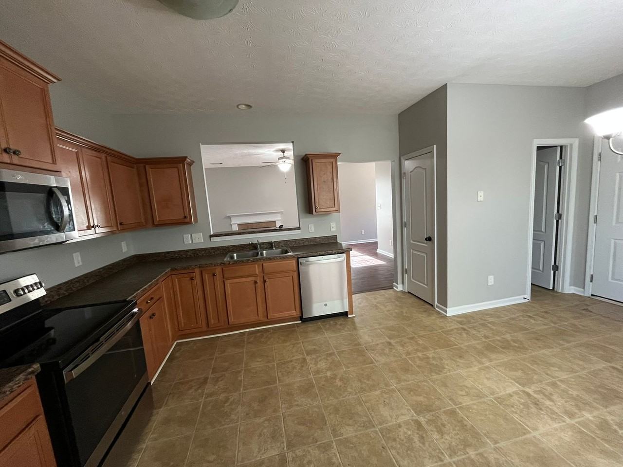 410 26th Ct - Photo 5 of 32