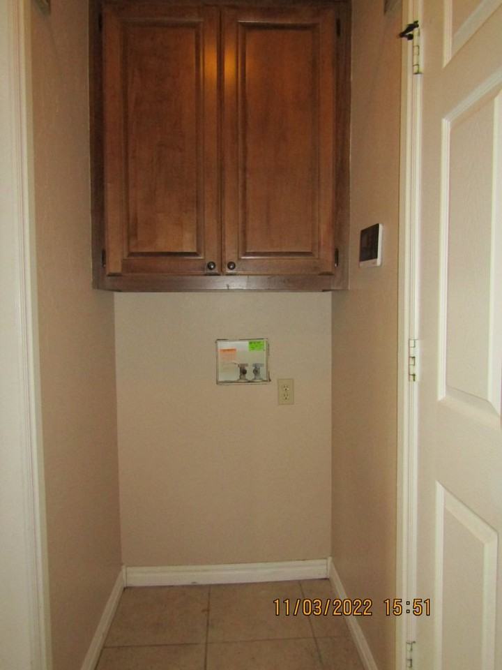 5422 Nw King Richard Ave - Photo 4 of 35