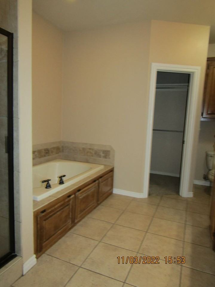 5422 Nw King Richard Ave - Photo 7 of 35