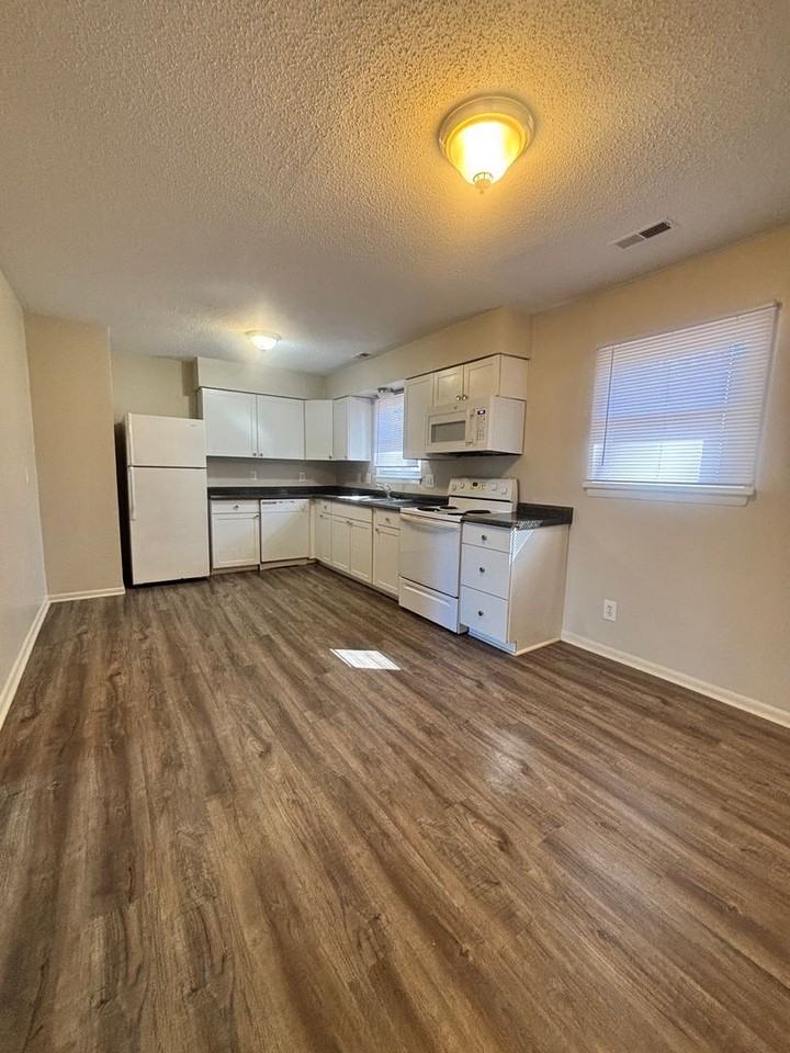 3403 Port Chambers Ct - Photo 4 of 17