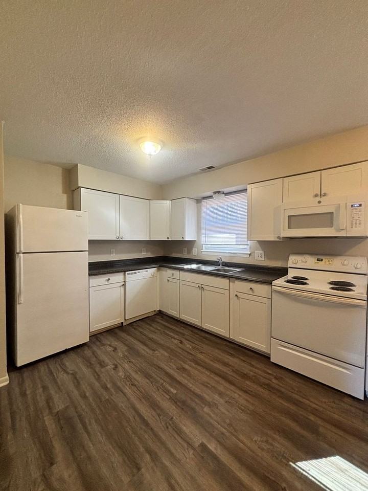 3403 Port Chambers Ct - Photo 5 of 17