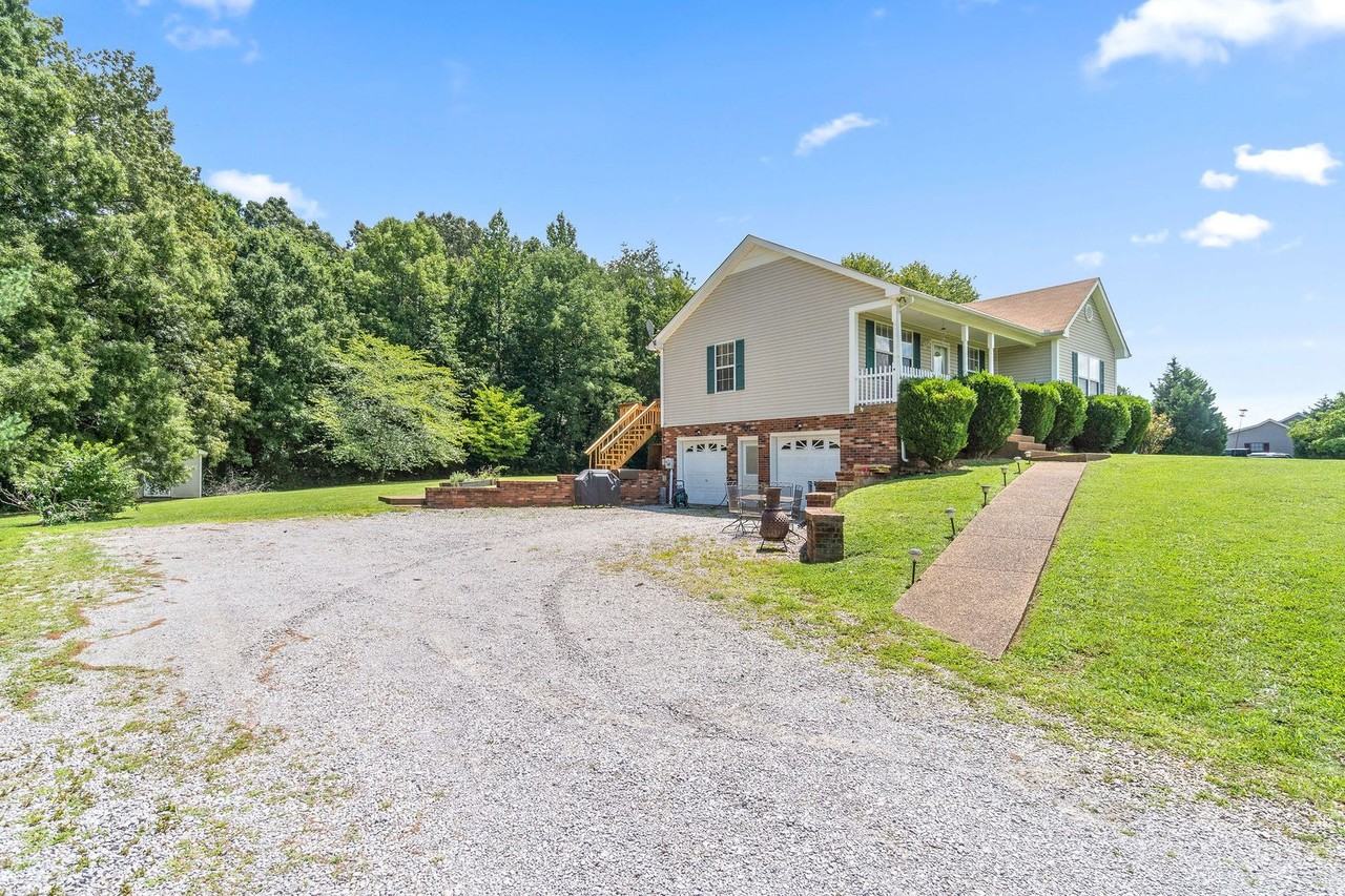 1013 Pin Oak Dr - Photo 4 of 29