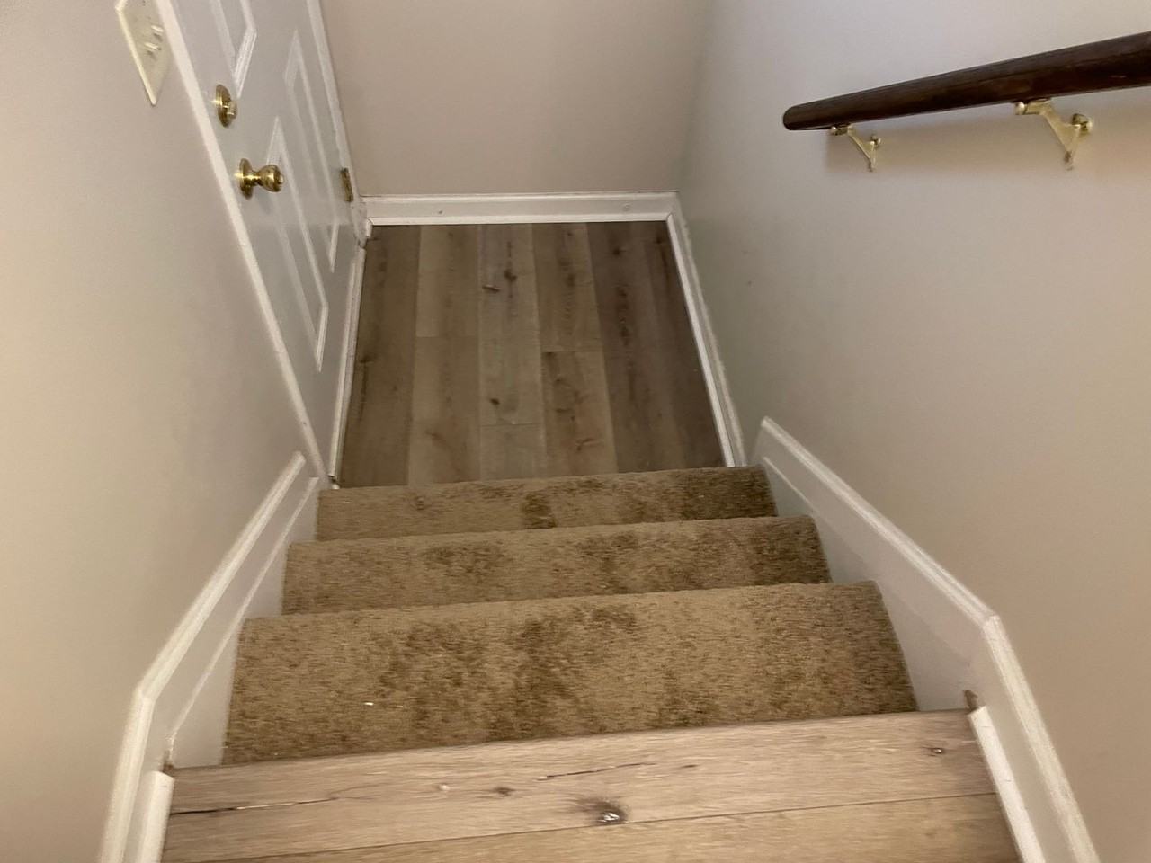 1514 Oakridge Ct - Photo 2 of 17