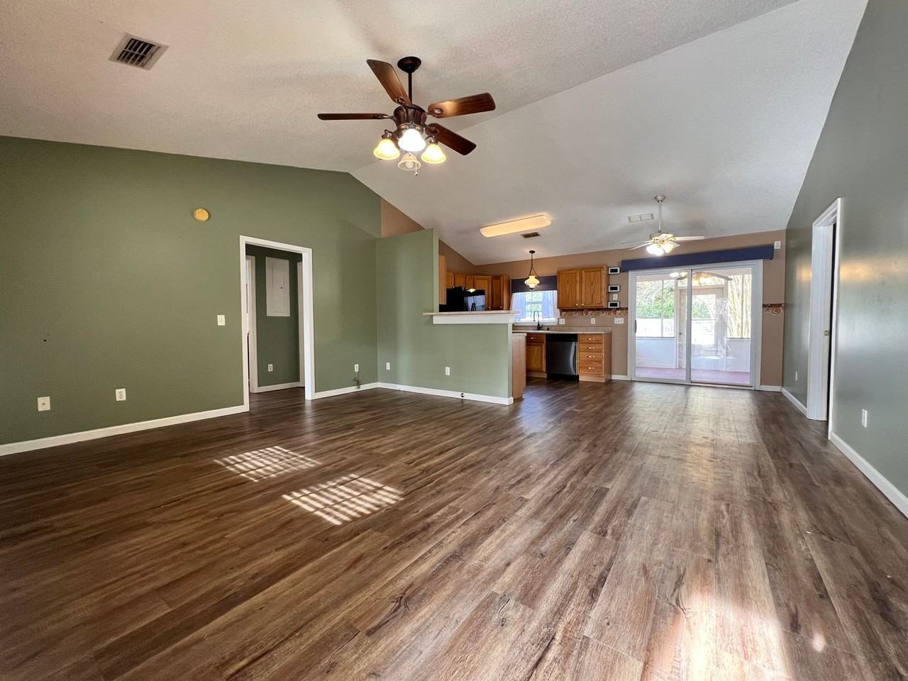 454 Lake Dr - Photo 3 of 40